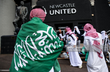 <span>Newcastle fan draped in a Saudi Arabian flag (Photo by Robbie Jay Barratt - AMA/Getty Images)</span>