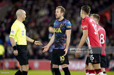 Tottenham Hotspur's Harry Kane (centre) appeals to referee Simon Hooper (left) after a foul on Southampton goalkeeper Fraser Forster (not pictured) during the Premier League match at St Mary's Stadium, Southampton. Picture date: Tuesday December 28, 2021. (Photo by Andrew Matthews/PA Images via Getty Images)