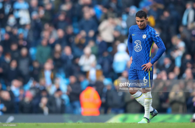 MANCHESTER, ENGLAND - JANUARY 15: A dejected Thiago Silva of Chelsea at full time during the Premier League match between Manchester City and Chelsea at Etihad Stadium on January 15, 2022 in Manchester, United Kingdom. (Photo by Robbie Jay Barratt - AMA/Getty Images)