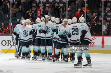Seattle celebrates after defeating Calgary/Photo: Gerry Thomas/NHLI via Getty Images