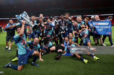 Oxford United 1-2 Wycombe Wanderers: Jacobson penalty sends Chairboys to Championship