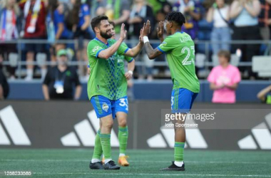 Seattle players celebrate after defeating New York/Photo: Jeff Halstead/Iconsportswire via Getty Images