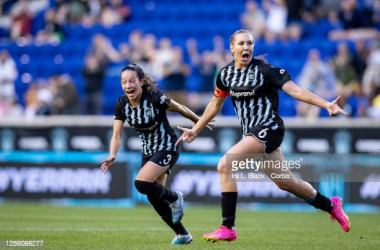 Allie Long (r.) celebrates with teammate Bruninha (l.) after scoring the game-winning goal for the Gotham/Photo: Ira L. Black - Corbis/Getty Images