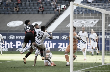 Eintracht Frankfurt empata com Arminia na estreia da Bundesliga