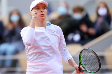 French Open: Iga Swiatek dominates Sofia Kenin for her first career major title