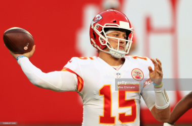 Mahomes, Hill have huge days as Chiefs hold off late Buccaneers rally
