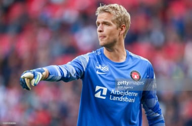 Brentford sign goalkeeper Jonas Lossl on loan