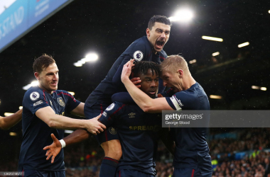 LEEDS, ENGLAND - JANUARY 02: Maxwel Cornet of Burnley celebrates after scoring their sides first goal with team mates Chris Wood, Matthew Lowton and Ben Mee during the Premier League match between Leeds United and Burnley at Elland Road on January 02, 2022 in Leeds, England. (Photo by George Wood/Getty Images)