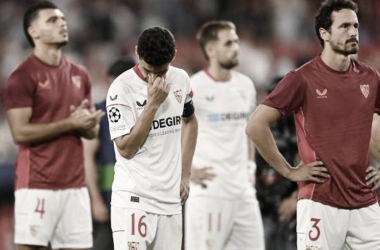 Los jugadores del Sevilla tras perder contra el Manchester City. Foto: Getty Images