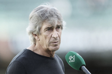 Pellegrini hablando ante la prensa del Betis | Fuente : Getty Images