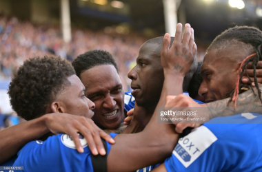 Abdoulaye Doucoure celebrates the winner against Bournemouth with teammates (Photo: Tony McArdle-Everton FC via GETTY Images)