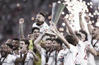 Los jugadores del Sevilla FC celebran la séptima Europa League. Fuente: Getty Images