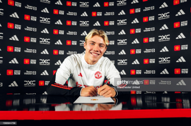 Rasmus Hojlund signs his Manchester United contract&nbsp;<span style="color: rgb(8, 8, 8); font-family: Lato, sans-serif; font-size: 14px; font-style: normal; text-align: start; background-color: rgb(255, 255, 255);">(Photo by Manchester United/Manchester United via Getty Images)</span>