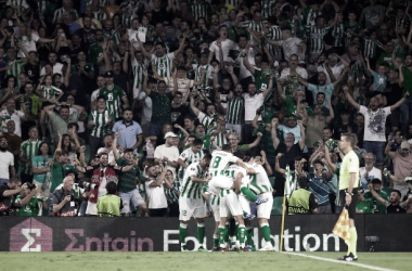 Los jugadores béticos celebrando un gol en el Benito Villamarín | Foto: Getty Images