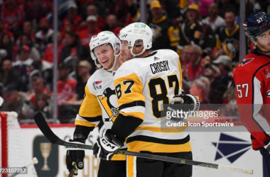 Jake Guentzel (l.) celebrates with Sidney Crosby (r.) after Crosby's second goal of the game against Washington/Photo: Randy Litzinger/Iconsportswire via Getty Images