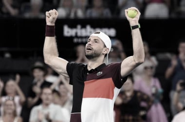 Dimitrov roza la perfección y derrota a Holger Rune en la final del ATP Brisbane 