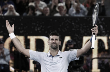 Novak Djokovic, a los cuartos de final por la vía rápida