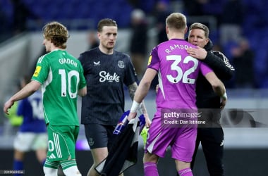 Eddie Howe and Aaron Ramsdale. (Photo by Dan Istitene/Getty Images)