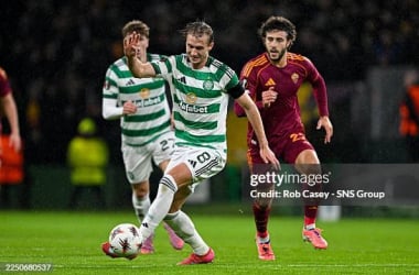 GLASGOW, SCOTLAND - DECEMBER 11: Celtic&#x27;s Benjamin Nygren and Roma&#x27;s Mario Hermoso in action during a UEFA Europa League 2025/26 League Phase MD6 match between Celtic and AS Roma at Celtic Park, on December 11, 2025, in Glasgow, Scotland. (Photo by Rob Casey/SNS Group via Getty Images)