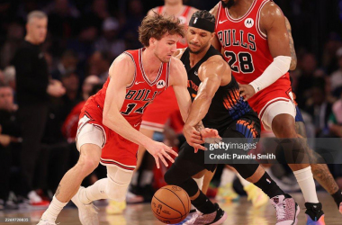 Knicks Blow Out Bulls Under Friday Night Lights
