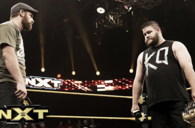 Kevin Owens ayuda a Sami Zayn