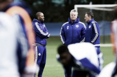 Hiddink takes first training session as Chelsea head coach