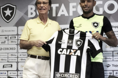 Botafogo anuncia o lateral esquerdo Gilson, ex-América Mineiro