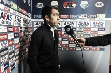 Van Bronckhorst: &quot;Estoy muy feliz por el partido&quot;