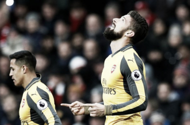 Giroud rescata al Arsenal en Old Trafford