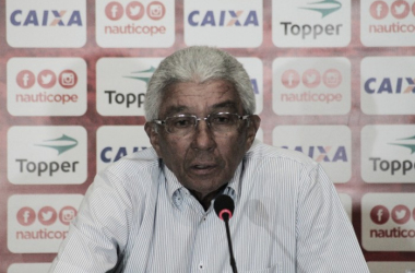 Após perder acesso, Givanildo Oliveira critica apatia do elenco do Náutico: “Tiraria seis jogadores”