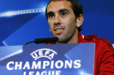 Godín: &quot;Lo primero es respetar al Benfica, que es un gran equipo&#039;&#039;