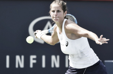 Goerges busca virada em jogo duro contra Babos e estreia com vitória em Montreal