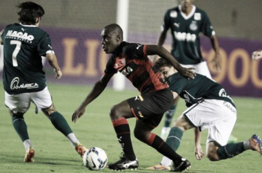 No Serra Dourada, Goiás e Vitória empatam em jogo de poucas emoções
