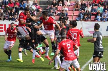 El Nàstic se impone al Lleida Esportiu y pisa firme en el camino al liderato