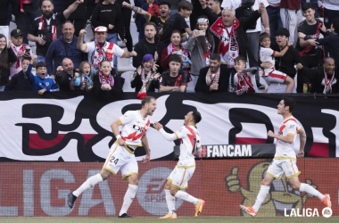 El Rayo Vallecano deja medio cerrada su permanencia a costa de un Granada sin rumbo