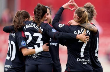 Las jugadoras del Sevilla celebrando el 0-2. / Foto: Sevilla FC