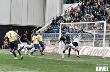 El Cádiz le gana al UCAM Murcia la batalla de coplas