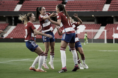 Las jugadoras el Granada Femenino celebra un gol a la Real | Foto: Granada CF Femenino