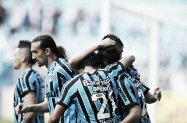Jogadores do Grêmio comemoram a vitória contra o Fluminense
