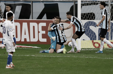 Com um a menos, Grêmio fica no empate com Fortaleza e segue na lanterna do Brasileirão