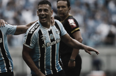Diego Souza marca três e conduz Grêmio em vitória sobre Guarani