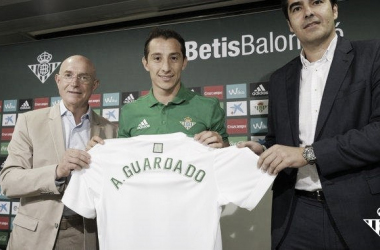 Guardado:&quot; Estoy feliz de regresar a LaLiga y sobre todo de hacerlo a un gran equipo&quot;