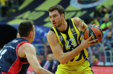 Turkish Airlines EuroLeague - Guduric e Wanamaker trascinano il Fenerbahce, Baskonia al tappeto nella ripresa