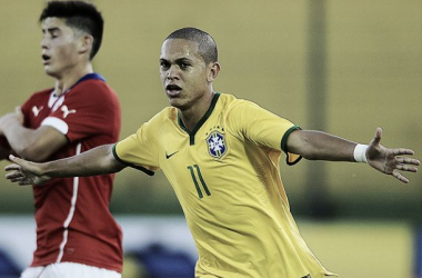 Marcos Guilherme marca el camino de Brasil