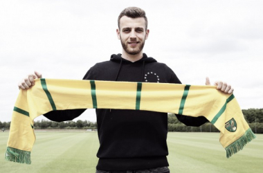 Angus Gunn llega cedido al Norwich por una temporada