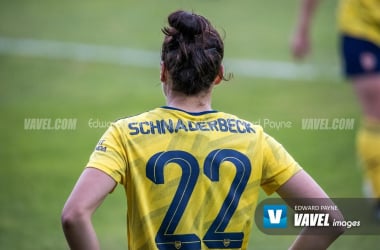 Viktoria Schnaderbeck signs new Arsenal contract