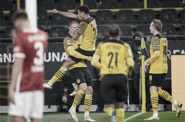 Haaland marca dois em goleada do Borussia Dortmund sobre o Freiburg