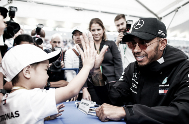 Lewis Hamilton: “Los medios necesitan mostrar un poco
más de respeto por Vettel”