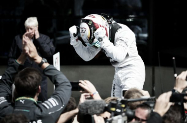 Lewis Hamilton le gana la carrera a la fiabilidad