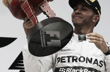 Lewis Hamilton: “No me puedo creer lo asombroso que está el coche”